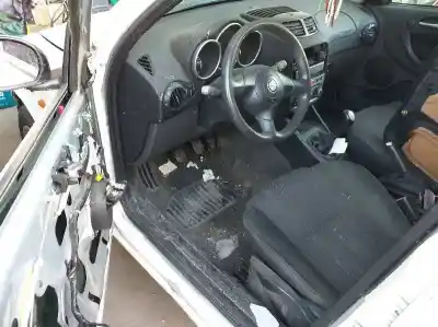 Véhicule à la ferraille ALFA ROMEO 147 (190) 1.6 16V CAT de l'année 2004 alimenté AR37203
