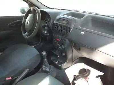 Véhicule à la ferraille fiat punto berlina (188) 1.2 8v dynamic de l'année 2001 alimenté 188a4000