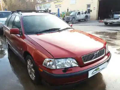 Veículo de Sucata volvo v40 familiar td do ano 2000 alimentado d4192t