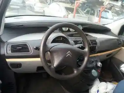 Vehicul casat citroen c8 2.0 16v sx al anului 2005 alimentat rht