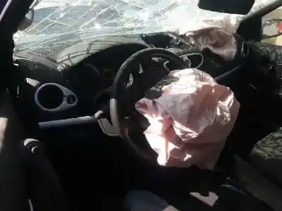 Veículo de Sucata renault clio iii imusic confort dynamique 68 cv / 50 kw do ano 2006 alimentado k9k768