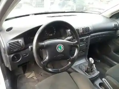 Здавання транспортного засобу skoda superb (3u4) comfort року 2003 потужний awx