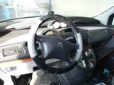Veículo de Sucata citroen c8 hdi 109 fap premier automático do ano 2006 alimentado rhm
