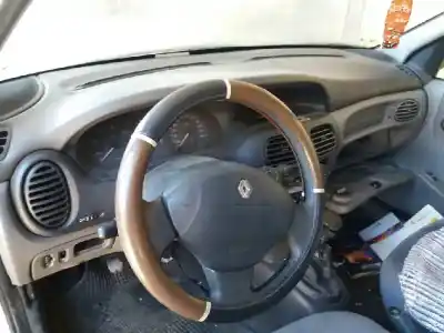 Scrapping Vehicle renault megane i fase 2 grandtour (ka..) 1.6 16v authentique of the year 2000 powered g/k4m a7