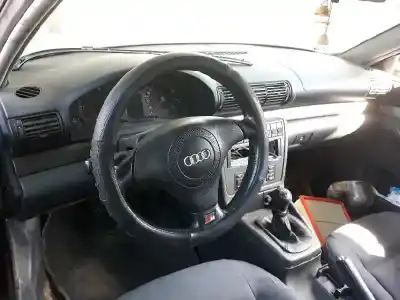 Veicolo di demolizione AUDI A4 BERLINA (B5) 2.5 TDI dell'anno 2003 alimentato AFB