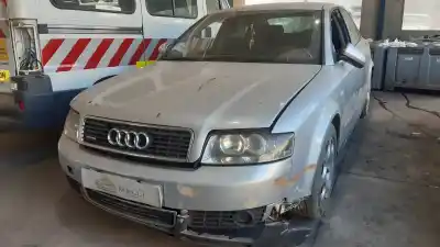 Veículo de Sucata audi a4 berlina (8e) 2.5 v6 24v tdi do ano 2002 alimentado ake
