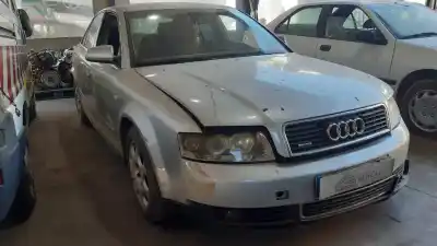 Veículo de Sucata audi a4 berlina (8e) 2.5 v6 24v tdi do ano 2002 alimentado ake