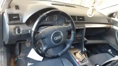 Veículo de Sucata audi a4 berlina (8e) 2.5 v6 24v tdi do ano 2002 alimentado ake