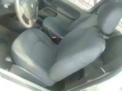 Здавання транспортного засобу renault clio ii fase ii (b/cb0) authentique року 2005 потужний d4f712