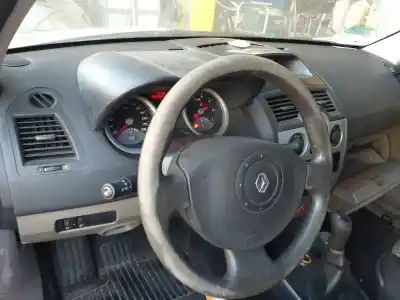 Veículo de Sucata renault megane ii classic berlina confort authentique do ano 2001 alimentado k4j730