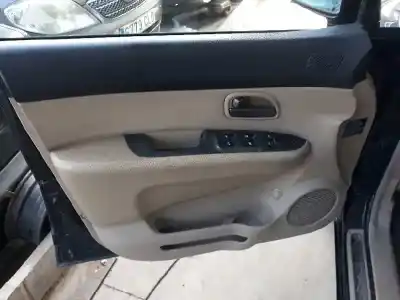 Veicolo di demolizione kia carens (un) active dell'anno 2007 alimentato d4ea