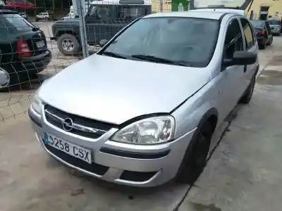 Sloopvoertuig opel corsa c cosmo van het jaar 2004 aangedreven z10xep
