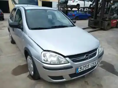 Sloopvoertuig opel corsa c cosmo van het jaar 2004 aangedreven z10xep