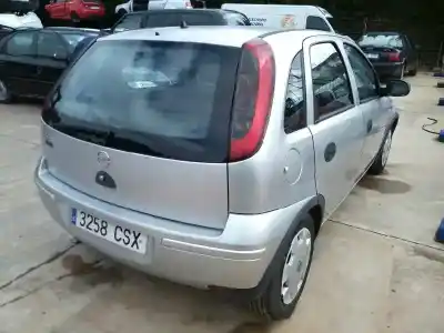 Sloopvoertuig opel corsa c cosmo van het jaar 2004 aangedreven z10xep