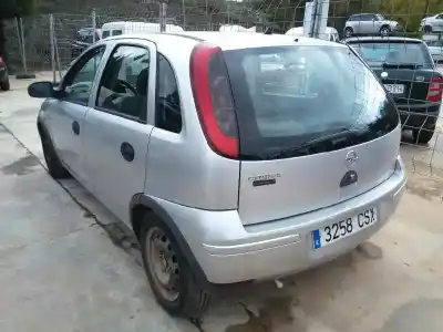 Sloopvoertuig opel corsa c cosmo van het jaar 2004 aangedreven z10xep