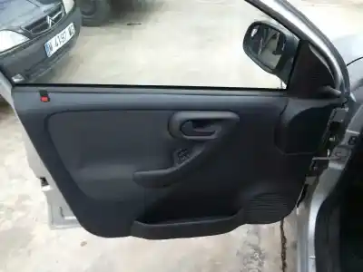 Sloopvoertuig opel corsa c cosmo van het jaar 2004 aangedreven z10xep