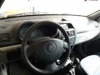 Здавання транспортного засобу renault clio ii fase ii (b/cb0) authentique року 2001 потужний d4f712