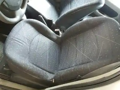 Здавання транспортного засобу renault clio ii fase ii (b/cb0) authentique року 2001 потужний d4f712