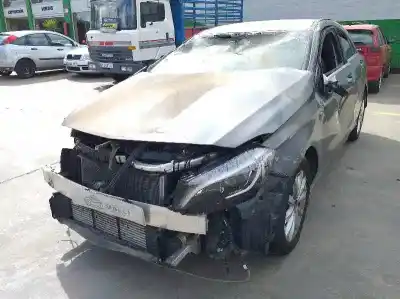 Здавання транспортного засобу MERCEDES-BENZ CLASE A (W176) A 180 (176.042) року 2001 потужний M270910