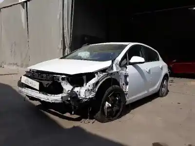 Здавання транспортного засобу opel astra j lim. selective року 2012 потужний a17dtr
