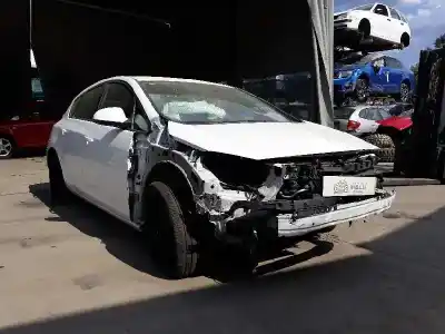 Здавання транспортного засобу opel astra j lim. selective року 2012 потужний a17dtr