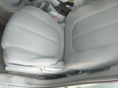 Veicolo di demolizione kia carens (un) active dell'anno 2001 alimentato d4ea