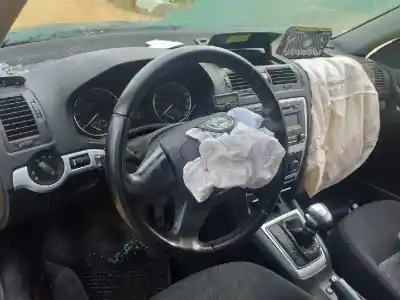 Veículo de Sucata skoda octavia berlina (1z3) trend do ano 2009 alimentado bxe