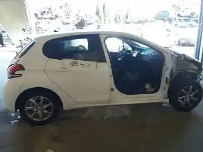 Veículo de Sucata peugeot 208 active do ano 2001 alimentado bhw