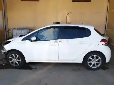 Veículo de Sucata peugeot 208 active do ano 2001 alimentado bhw