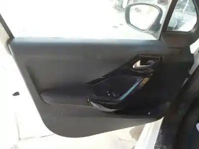 Veículo de Sucata peugeot 208 active do ano 2001 alimentado bhw