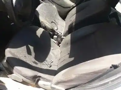 Sloopvoertuig ford fiesta courier (dx) familiar van het jaar 2000 aangedreven rtj