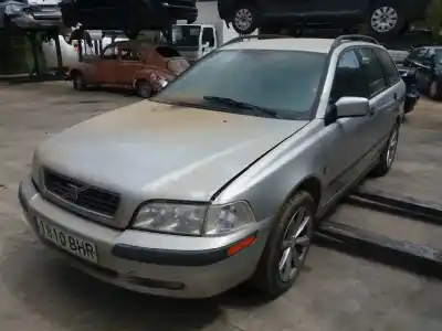 Veículo de Sucata volvo v40 familiar 2.0 t do ano 2001 alimentado g-b4204t