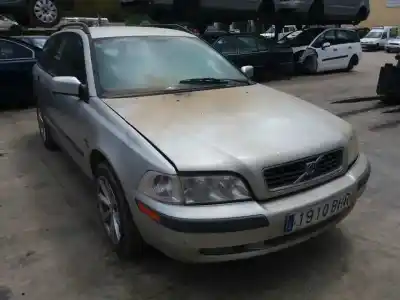 Veículo de Sucata volvo v40 familiar 2.0 t do ano 2001 alimentado g-b4204t