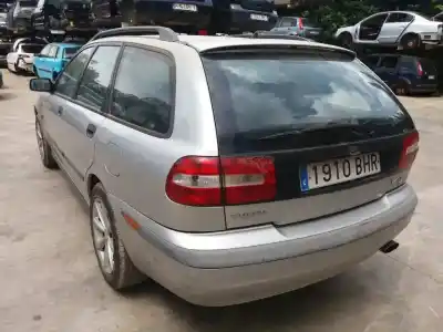 Veículo de Sucata volvo v40 familiar 2.0 t do ano 2001 alimentado g-b4204t