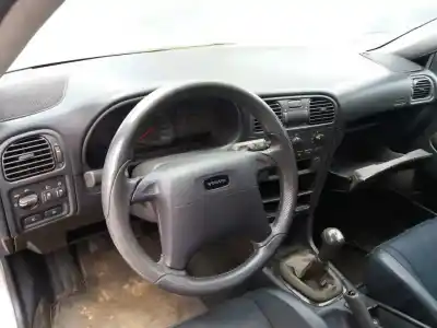 Veículo de Sucata VOLVO V40 FAMILIAR 2.0 T do ano 2001 alimentado G-B4204T