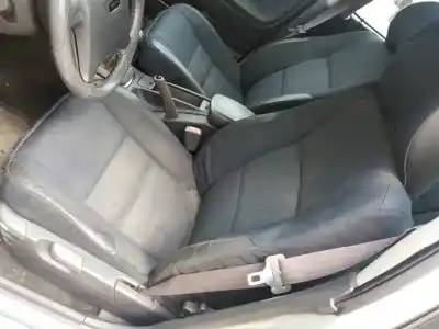 Veículo de Sucata volvo v40 familiar 2.0 t do ano 2001 alimentado g-b4204t