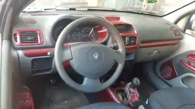 Здавання транспортного засобу renault clio ii fase ii (b/cb0) expression року 2002 потужний 