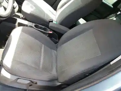 Здавання транспортного засобу ford focus c-max (cap) trend (d) року 2001 потужний g8da
