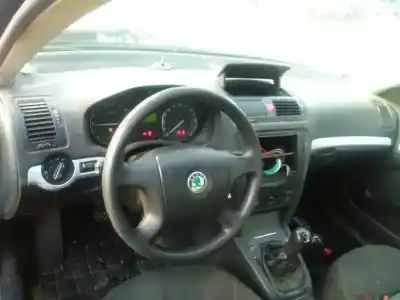 Veículo de Sucata skoda octavia berlina (1z3) trend do ano 2006 alimentado bxe