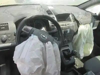 Veículo de Sucata opel zafira b cosmo do ano 2006 alimentado 