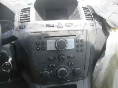 Veículo de Sucata opel zafira b cosmo do ano 2006 alimentado 