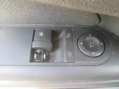 Veículo de Sucata opel zafira b cosmo do ano 2006 alimentado 