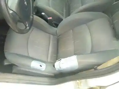 Здавання транспортного засобу renault clio ii fase ii (b/cb0) confort dynamique 98 cv / 72 kw року 2005 потужний k4j712