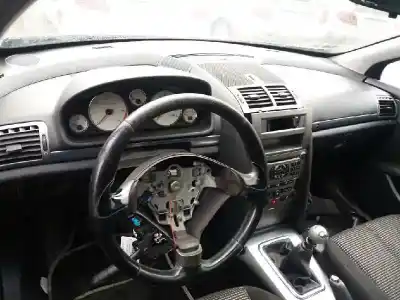 Sloopvoertuig peugeot 407 sw st sport van het jaar 2001 aangedreven rhr