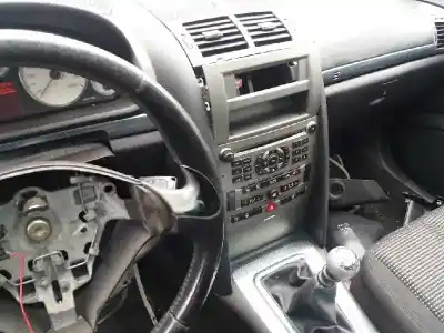 Sloopvoertuig peugeot 407 sw st sport van het jaar 2001 aangedreven rhr