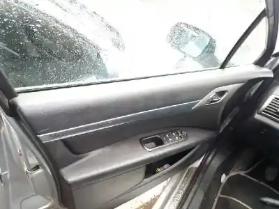 Sloopvoertuig peugeot 407 sw st sport van het jaar 2001 aangedreven rhr