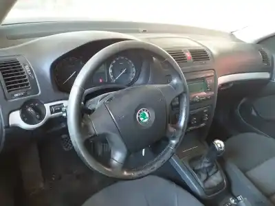 Veículo de Sucata skoda octavia berlina (1z3) trend do ano 2006 alimentado bxe
