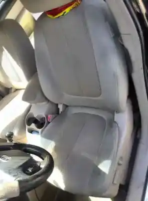 Veicolo di demolizione kia carens (un) emotion dell'anno 2007 alimentato d4ea