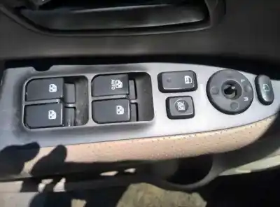 Veicolo di demolizione kia carens (un) emotion dell'anno 2007 alimentato d4ea