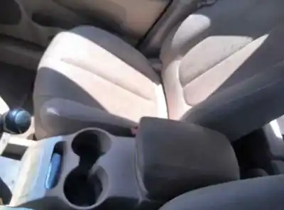 Veicolo di demolizione kia carens (un) emotion dell'anno 2007 alimentato d4ea